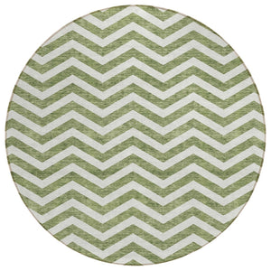 HomeRoots 5' Green and Ivory Chevron Indoor Outdoor Area Rug - Stylish, Durable, and Machine Washable for All Spaces 8' Round 595309