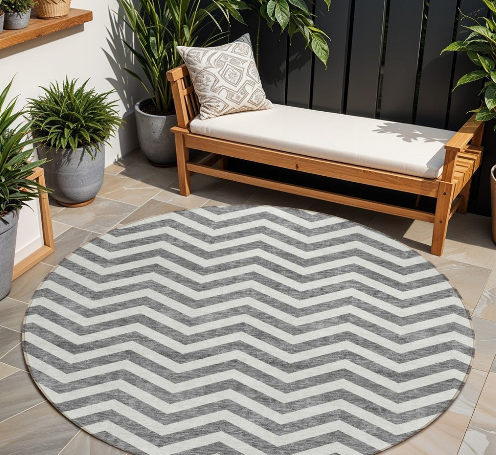 HomeRoots 5' Modern Gray and Ivory Chevron Washable Area Rug for Indoor and Outdoor High-Traffic Spaces 8' Round 595315