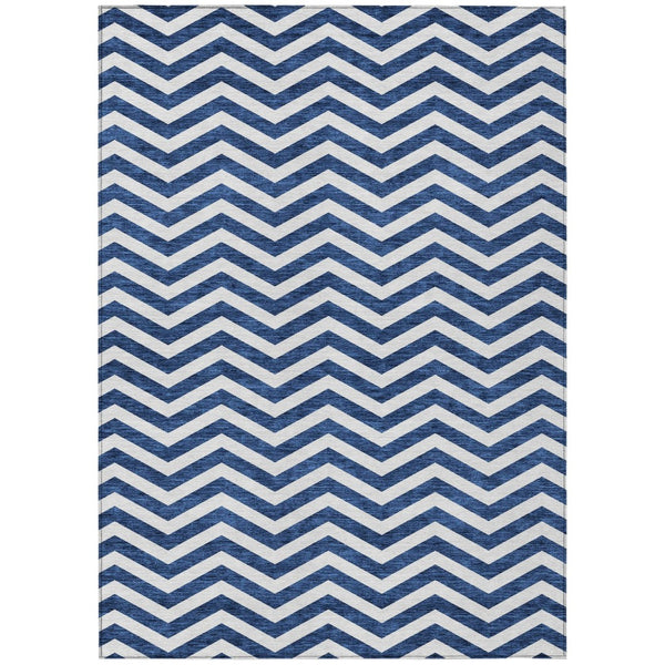 HomeRoots 5' Navy Blue and Ivory Chevron Washable Area Rug - Stylish, Durable, and Perfect for Indoor & Outdoor Spaces 5' X 8' 595326