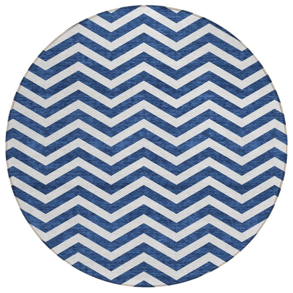 HomeRoots 5' Navy Blue and Ivory Chevron Washable Area Rug - Stylish, Durable, and Perfect for Indoor & Outdoor Spaces 8' Round 595327