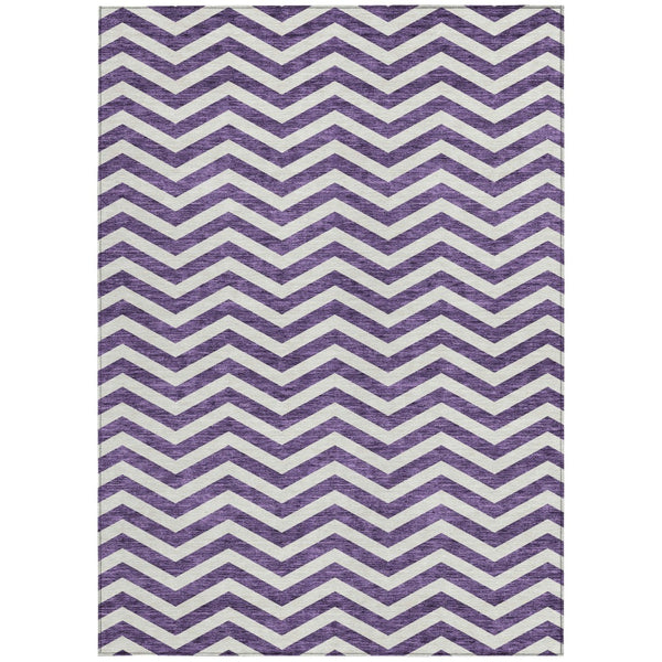 Homeroots 3' Artichoke Green And Ivory Chevron Washable Indoor Outdoor Area Rug For Stylish Spaces 5' X 8' Polyester 595344