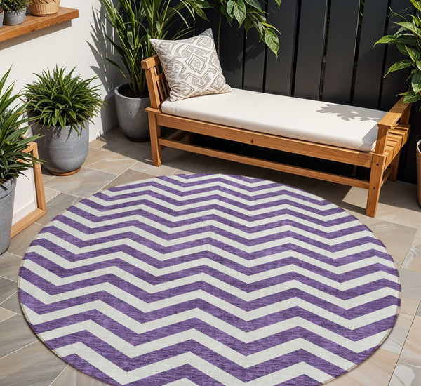 Homeroots 3' Artichoke Green And Ivory Chevron Washable Indoor Outdoor Area Rug For Stylish Spaces 8' Round Polyester 595345
