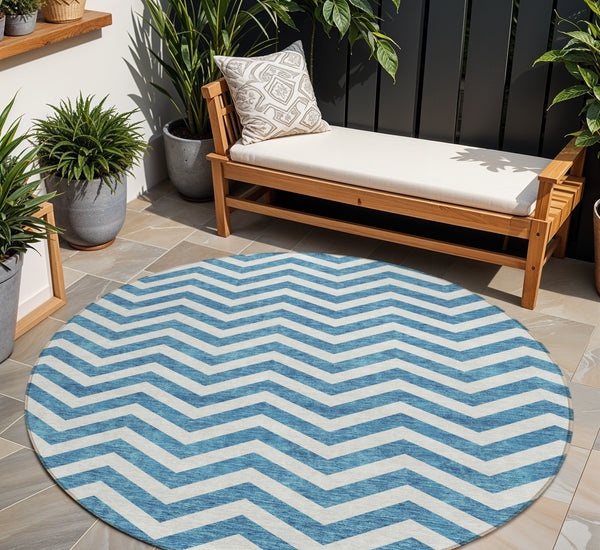 Homeroots 3' Artichoke Green And Ivory Chevron Washable Indoor Outdoor Area Rug For Stylish Spaces 8' Round Polyester 595357