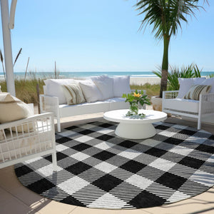 HomeRoots 5' Washable Black Gray and Ivory Plaid Area Rug - Durable, Stylish, Perfect for Indoor and Outdoor Use 8' Round 595465