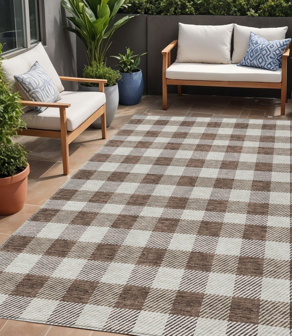 HomeRoots 5' Timeless Brown and Beige Plaid Area Rug – Durable, Washable Indoor/Outdoor Design for Every Space 5' X 8' 595470