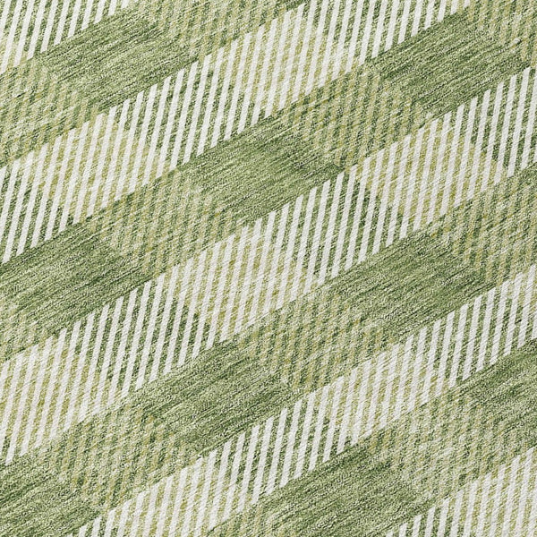 HomeRoots 5' Indoor Outdoor Area Rug - Stylish Green Plaid Design, Machine Washable, Durable for High-Traffic Areas 8' Round 595477