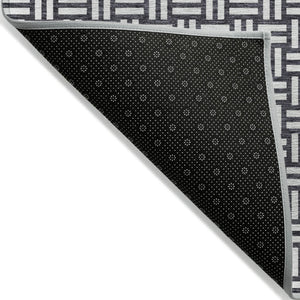 Homeroots 3' Black And Ivory Geometric Indoor Outdoor Area Rug - Stylish, Washable, Durable For Any Space 5' X 8' Polyester 595524