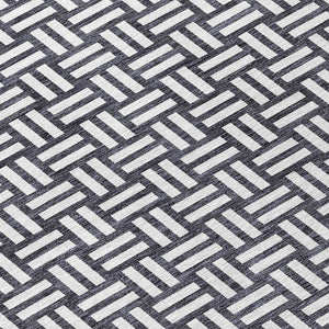 Homeroots 3' Black And Ivory Geometric Indoor Outdoor Area Rug - Stylish, Washable, Durable For Any Space 8' Round Polyester 595525