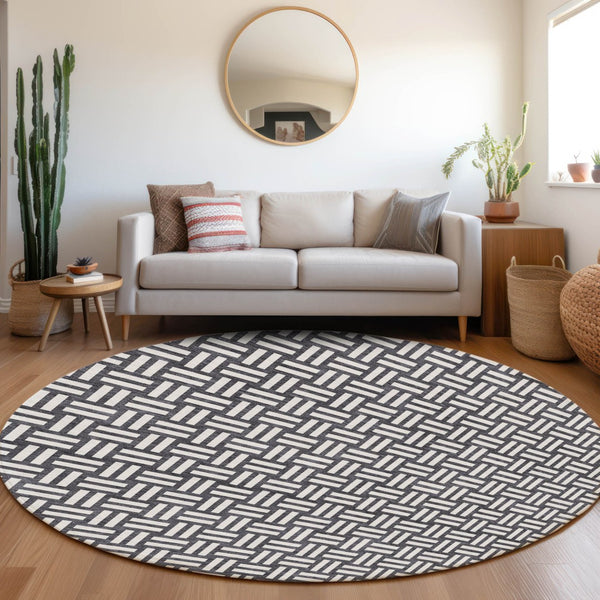 Homeroots 3' Black And Ivory Geometric Indoor Outdoor Area Rug - Stylish, Washable, Durable For Any Space 8' Round Polyester 595525