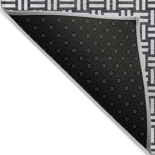 Homeroots 3' Black And Ivory Geometric Indoor Outdoor Area Rug - Stylish, Washable, Durable For Any Space 8' X 10' Polyester 595526
