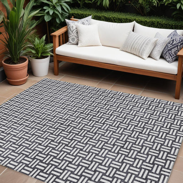 Homeroots 3' Black And Ivory Geometric Indoor Outdoor Area Rug - Stylish, Washable, Durable For Any Space 9' X 12' Polyester 595527
