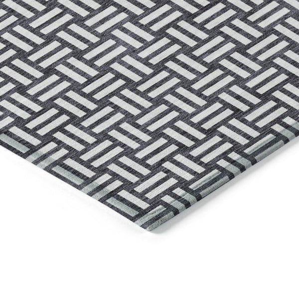 Homeroots 3' Black And Ivory Geometric Indoor Outdoor Area Rug - Stylish, Washable, Durable For Any Space 10' X 14' Polyester 595528
