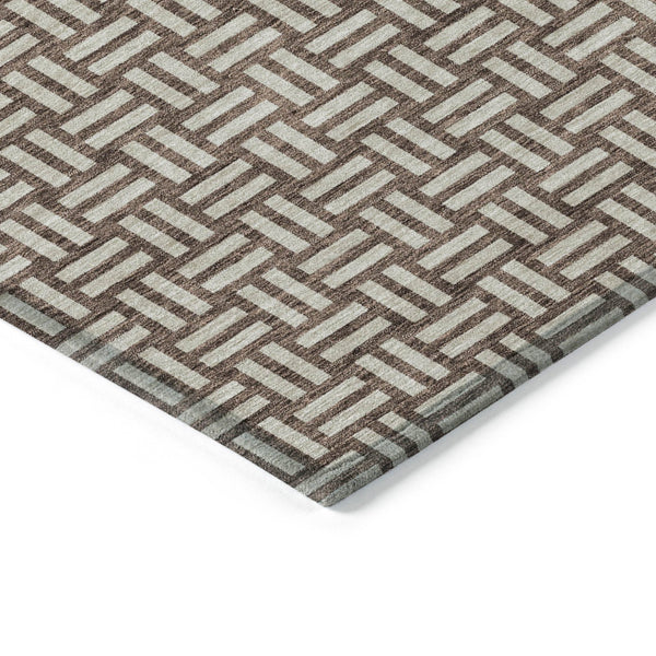 Homeroots 3' Black And Ivory Geometric Indoor Outdoor Area Rug - Stylish, Washable, Durable For Any Space 5' X 8' Polyester 595530