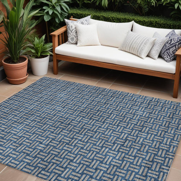Homeroots 3' Black And Ivory Geometric Indoor Outdoor Area Rug - Stylish, Washable, Durable For Any Space 10' X 14' Polyester 595540
