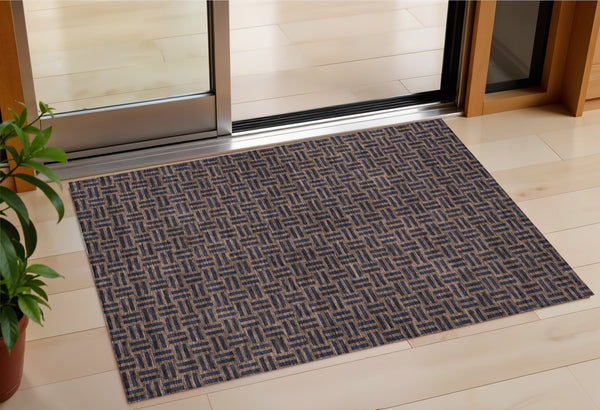 Homeroots 3' Black And Ivory Geometric Indoor Outdoor Area Rug - Stylish, Washable, Durable For Any Space 3' X 5' Polyester 595541