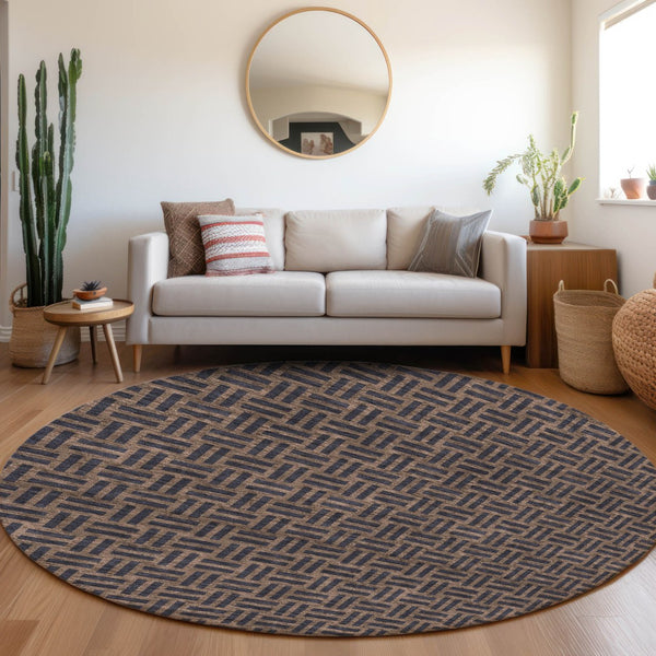 Homeroots 3' Black And Ivory Geometric Indoor Outdoor Area Rug - Stylish, Washable, Durable For Any Space 8' Round Polyester 595543