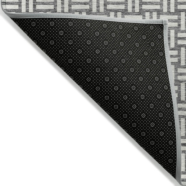 Homeroots 3' Black And Ivory Geometric Indoor Outdoor Area Rug - Stylish, Washable, Durable For Any Space 5' X 8' Polyester 595560