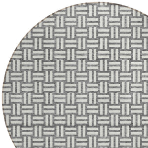 Homeroots 3' Black And Ivory Geometric Indoor Outdoor Area Rug - Stylish, Washable, Durable For Any Space 8' Round Polyester 595561