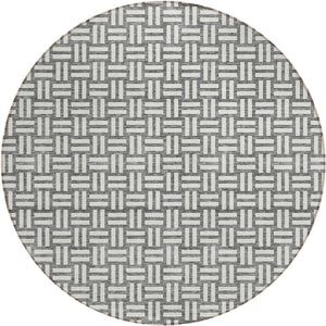 Homeroots 3' Black And Ivory Geometric Indoor Outdoor Area Rug - Stylish, Washable, Durable For Any Space 8' Round Polyester 595561