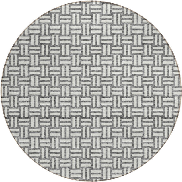 Homeroots 3' Black And Ivory Geometric Indoor Outdoor Area Rug - Stylish, Washable, Durable For Any Space 8' Round Polyester 595561