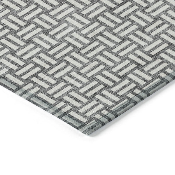 Homeroots 3' Black And Ivory Geometric Indoor Outdoor Area Rug - Stylish, Washable, Durable For Any Space 8' X 10' Polyester 595562