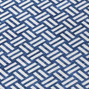 Homeroots 3' Black And Ivory Geometric Indoor Outdoor Area Rug - Stylish, Washable, Durable For Any Space 8' Round Polyester 595573