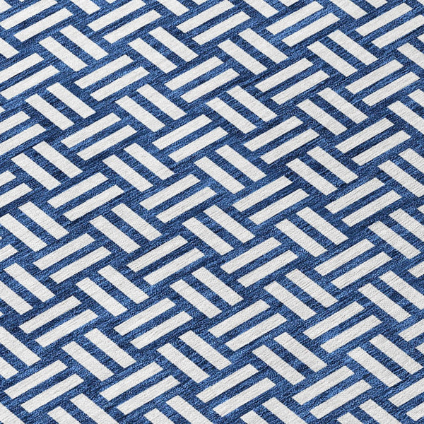 Homeroots 3' Black And Ivory Geometric Indoor Outdoor Area Rug - Stylish, Washable, Durable For Any Space 8' Round Polyester 595573