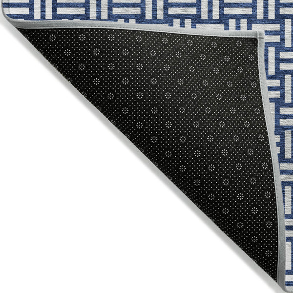 Homeroots 3' Black And Ivory Geometric Indoor Outdoor Area Rug - Stylish, Washable, Durable For Any Space 8' X 10' Polyester 595574