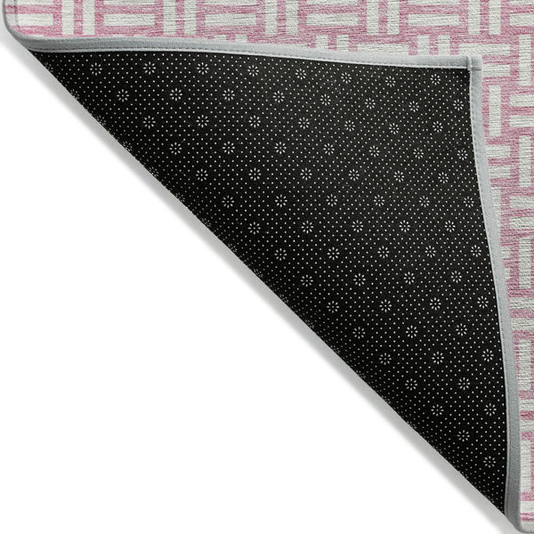 Homeroots 3' Black And Ivory Geometric Indoor Outdoor Area Rug - Stylish, Washable, Durable For Any Space 3' X 5' Polyester 595583