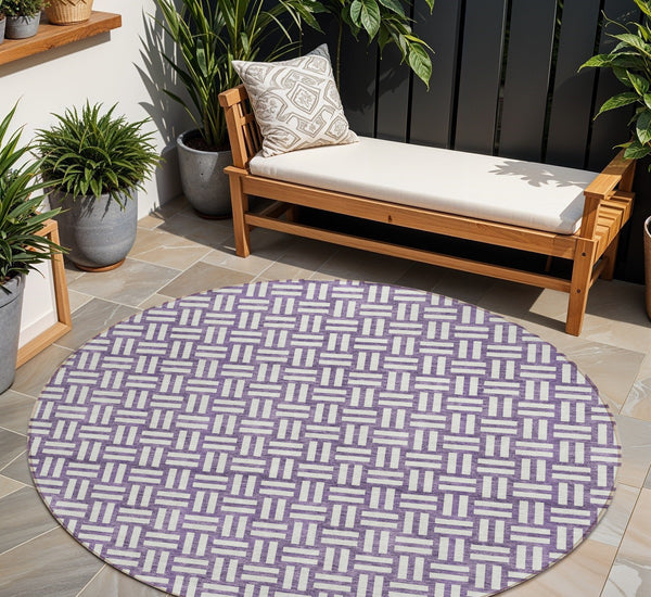 Homeroots 3' Black And Ivory Geometric Indoor Outdoor Area Rug - Stylish, Washable, Durable For Any Space 8' Round Polyester 595591