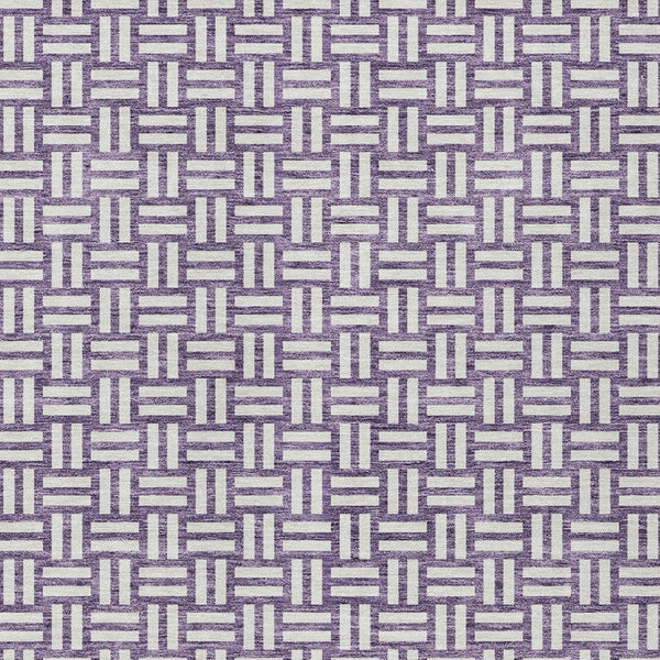 Homeroots 3' Black And Ivory Geometric Indoor Outdoor Area Rug - Stylish, Washable, Durable For Any Space 8' X 10' Polyester 595592