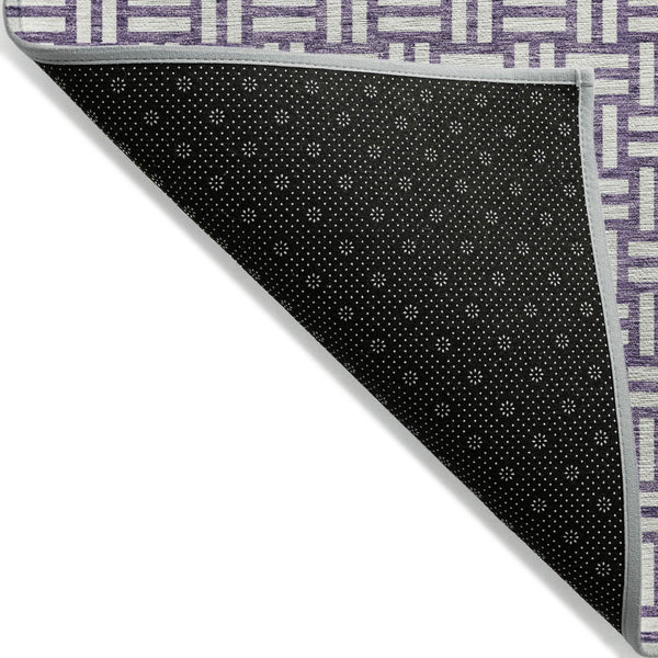 Homeroots 3' Black And Ivory Geometric Indoor Outdoor Area Rug - Stylish, Washable, Durable For Any Space 9' X 12' Polyester 595593