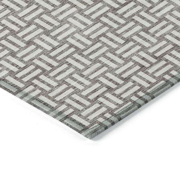 Homeroots 3' Black And Ivory Geometric Indoor Outdoor Area Rug - Stylish, Washable, Durable For Any Space 5' X 8' Polyester 595608