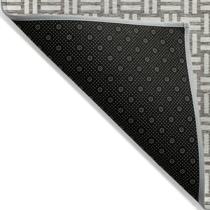Homeroots 3' Black And Ivory Geometric Indoor Outdoor Area Rug - Stylish, Washable, Durable For Any Space 8' X 10' Polyester 595610