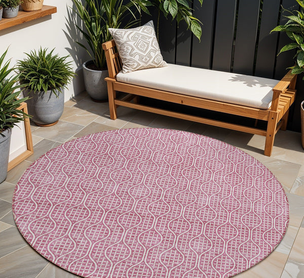 Homeroots 3' Stylish Beige And Ivory Geometric Washable Rug For Indoor And Outdoor Spaces, Durable Design 8' Round Polyester 595627