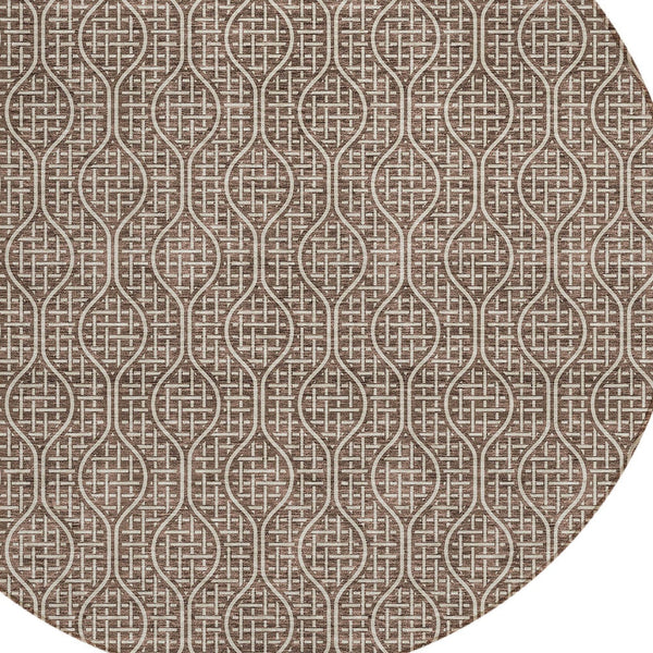 Homeroots 3' Stylish Beige And Ivory Geometric Washable Rug For Indoor And Outdoor Spaces, Durable Design 8' Round Polyester 595633