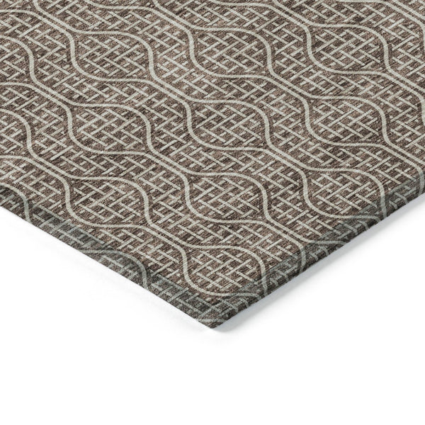 Homeroots 3' Stylish Beige And Ivory Geometric Washable Rug For Indoor And Outdoor Spaces, Durable Design 10' X 14' Polyester 595636