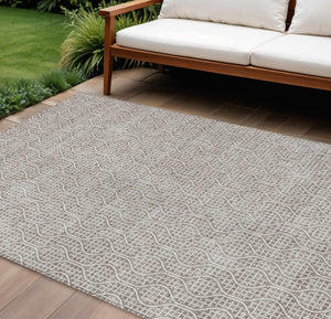 Homeroots 3' Stylish Beige And Ivory Geometric Washable Rug For Indoor And Outdoor Spaces, Durable Design 10' X 14' Polyester 595696