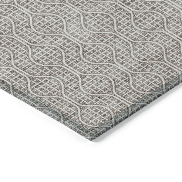 Homeroots 3' Stylish Beige And Ivory Geometric Washable Rug For Indoor And Outdoor Spaces, Durable Design 10' X 14' Polyester 595696