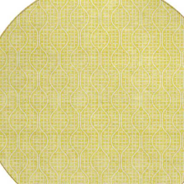 Homeroots 3' Stylish Beige And Ivory Geometric Washable Rug For Indoor And Outdoor Spaces, Durable Design 8' Round Polyester 595699
