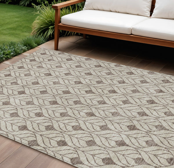 Homeroots 3' Beige And Ivory Geometric Washable Area Rug For Indoor & Outdoor Spaces, Durable And Stylish 8' X 10' Polyester 595712