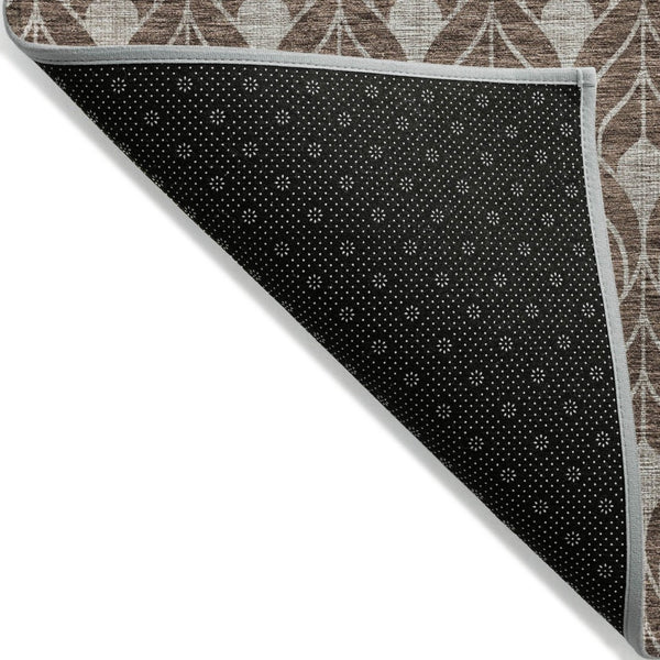 HomeRoots 5' Geometric Washable Indoor Outdoor Area Rug - Chocolate & Beige, Durable, Stain-Resistant Style 5' X 8' 595722