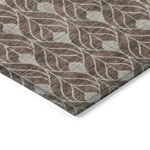 Homeroots 3' Beige And Ivory Geometric Washable Area Rug For Indoor & Outdoor Spaces, Durable And Stylish 5' X 8' Polyester 595722