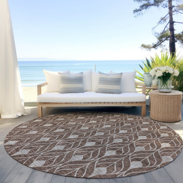 Homeroots 3' Beige And Ivory Geometric Washable Area Rug For Indoor & Outdoor Spaces, Durable And Stylish 8' Round Polyester 595723