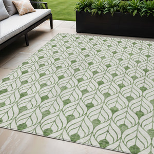 Homeroots 3' Beige And Ivory Geometric Washable Area Rug For Indoor & Outdoor Spaces, Durable And Stylish 5' X 8' Polyester 595728
