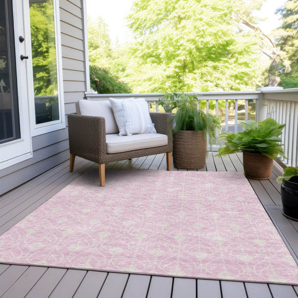 Homeroots 3' Beige And Ivory Geometric Washable Area Rug For Indoor & Outdoor Spaces, Durable And Stylish 3' X 5' Polyester 595757
