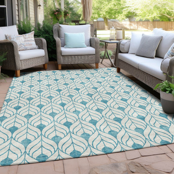 Homeroots 3' Beige And Ivory Geometric Washable Area Rug For Indoor & Outdoor Spaces, Durable And Stylish 5' X 8' Polyester 595776