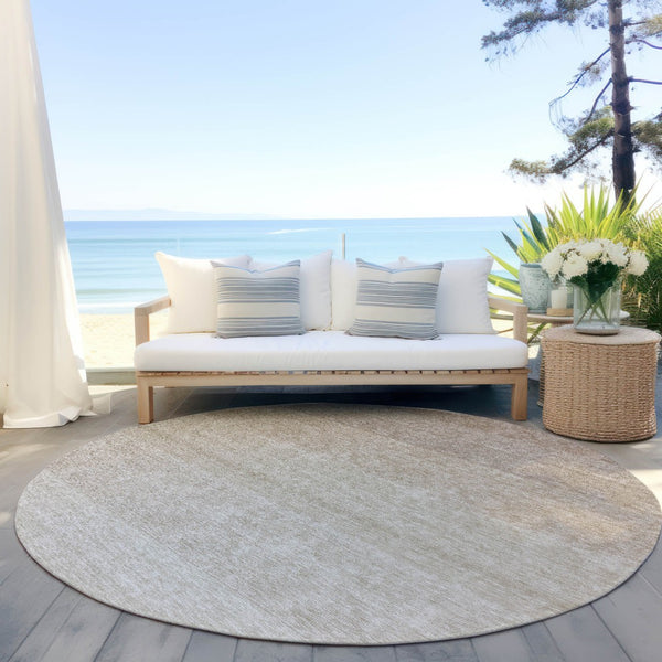 Homeroots 3' Beige And Ivory Ombre Area Rug - Stylish, Washable Design For Indoor & Outdoor Use, Durable Fun! 8' Round Polyester 595783