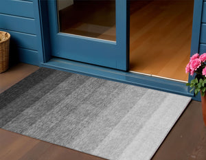 Homeroots 3' Beige And Ivory Ombre Area Rug - Stylish, Washable Design For Indoor & Outdoor Use, Durable Fun! 3' X 5' Polyester 595787