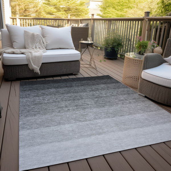 Homeroots 3' Beige And Ivory Ombre Area Rug - Stylish, Washable Design For Indoor & Outdoor Use, Durable Fun! 9' X 12' Polyester 595791